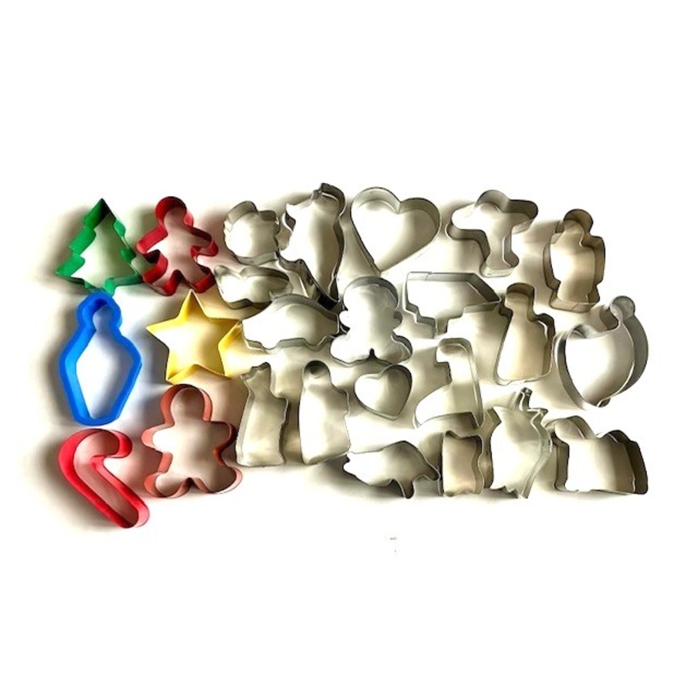 Vintage Lot‎ of 25 Cookie Cutter Metal & Plastic Assorted Shapes and Size